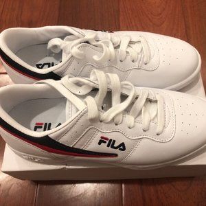 New FILA Women Sneaker - 7.5